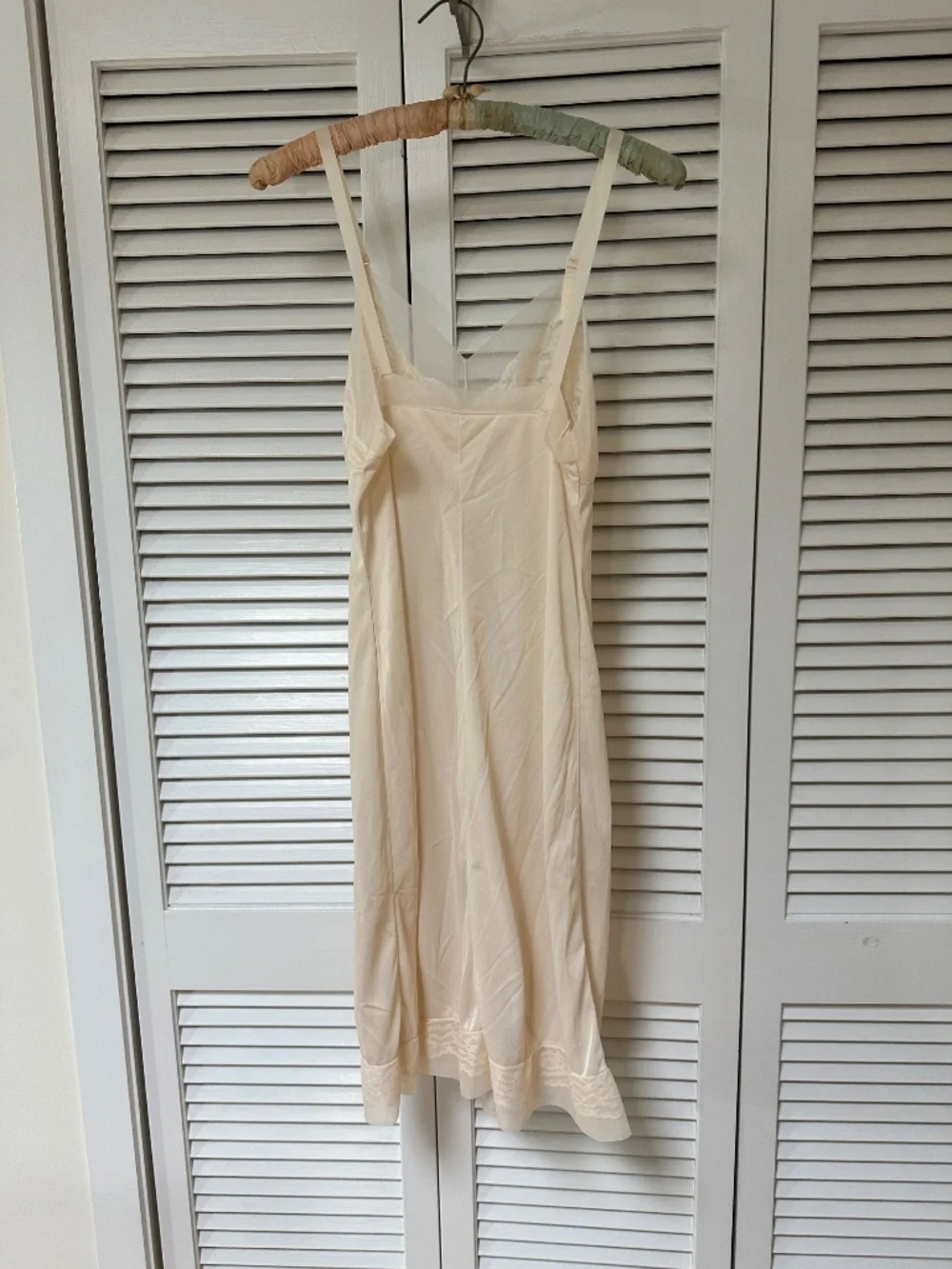 Vintage Full Slip Nylon Lace Beige Beautiful Smooth Comfortable - Picture 7 of 13